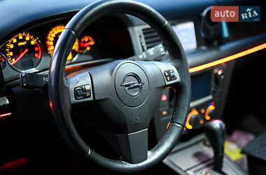 Хэтчбек Opel Signum 2004 в 