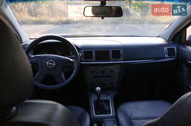 Хэтчбек Opel Signum 2003 в 
