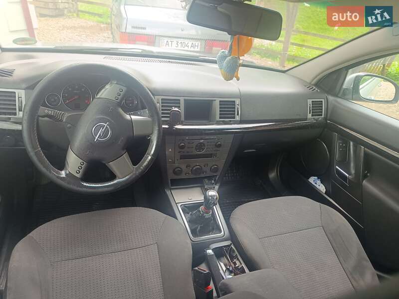 Хетчбек Opel Signum 2004 в Косові