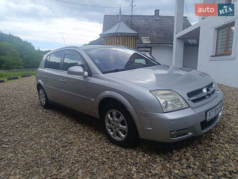 Opel Signum 2004