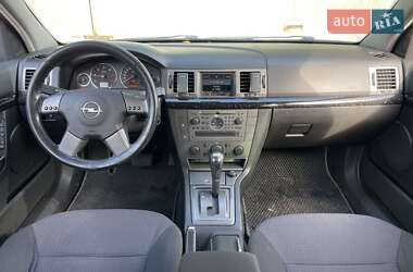 Хэтчбек Opel Signum 2004 в 