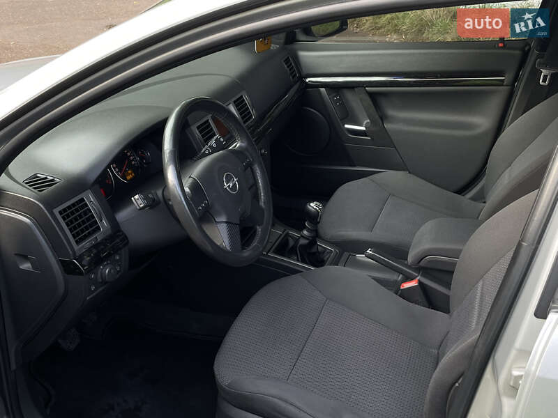 Хэтчбек Opel Signum 2003 в Ровно