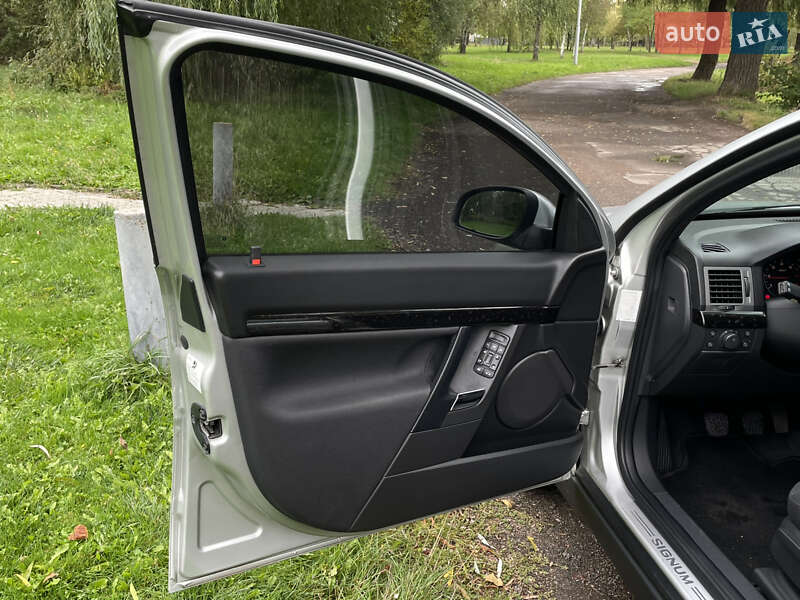 Хэтчбек Opel Signum 2003 в Ровно