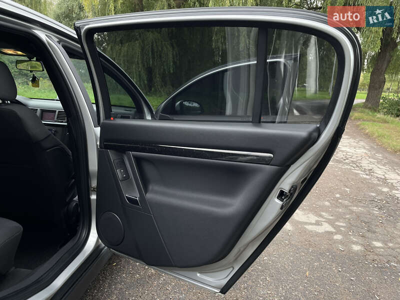 Хэтчбек Opel Signum 2003 в Ровно