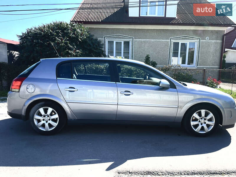 Хетчбек Opel Signum 2004 в Коломиї