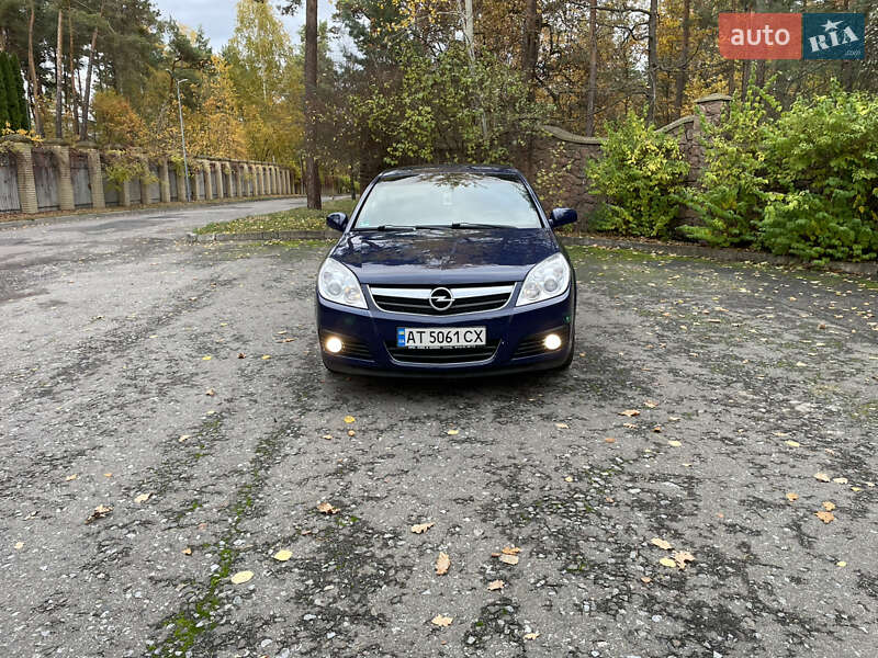 Хэтчбек Opel Signum 2006 в Обухове