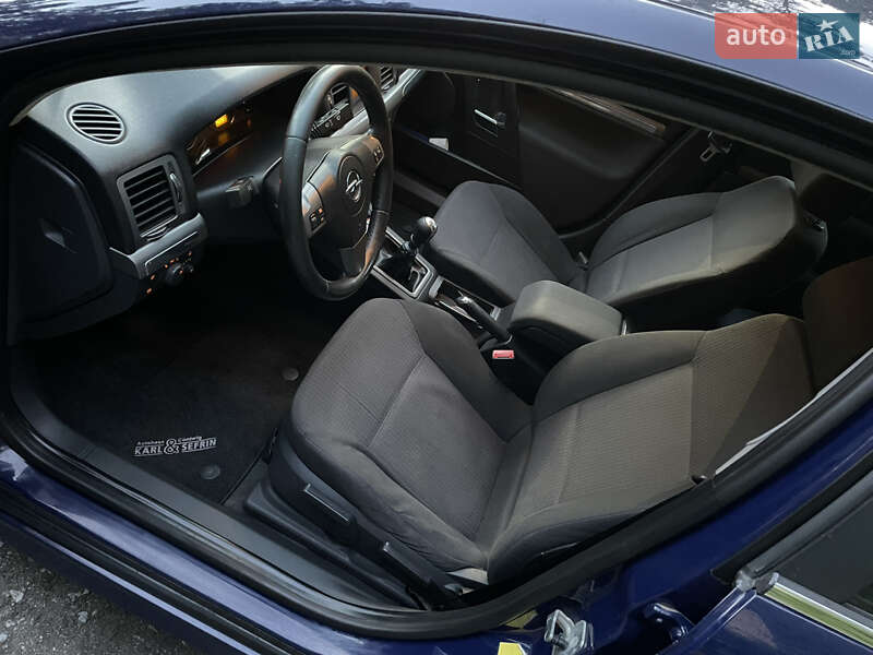 Хэтчбек Opel Signum 2006 в Обухове