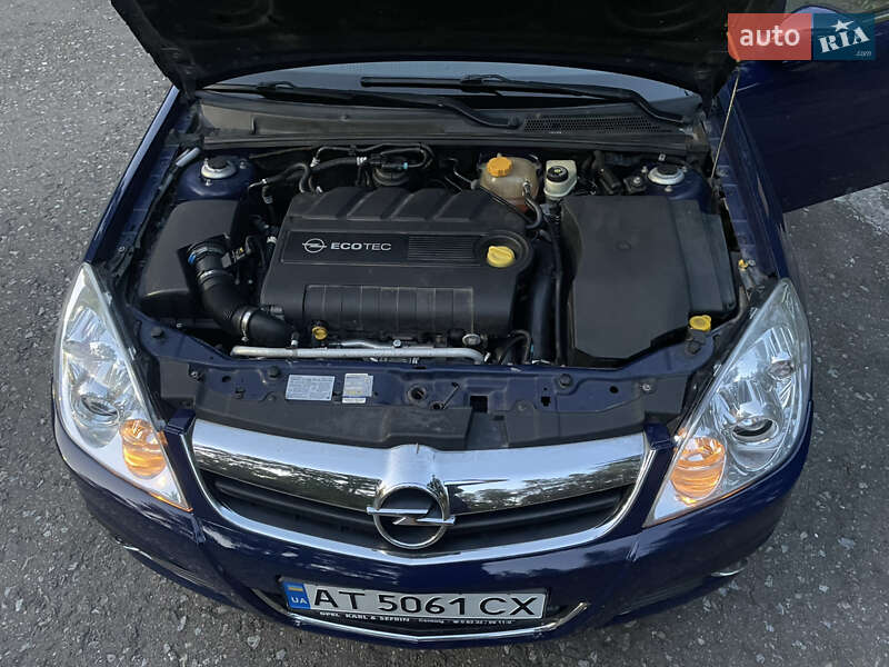 Хэтчбек Opel Signum 2006 в Обухове