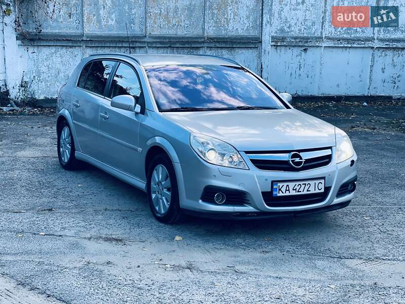 Хэтчбек Opel Signum 2006 в Киеве