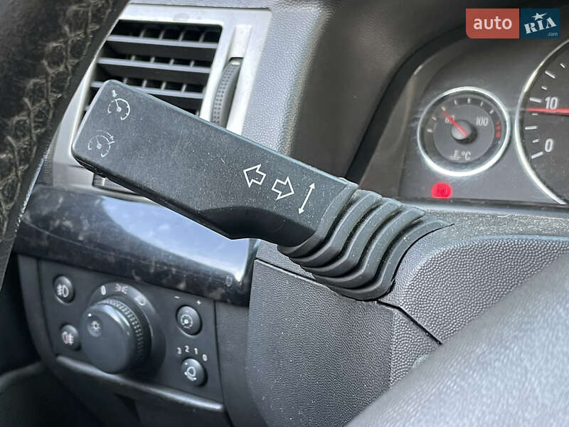 Хэтчбек Opel Signum 2004 в Киеве