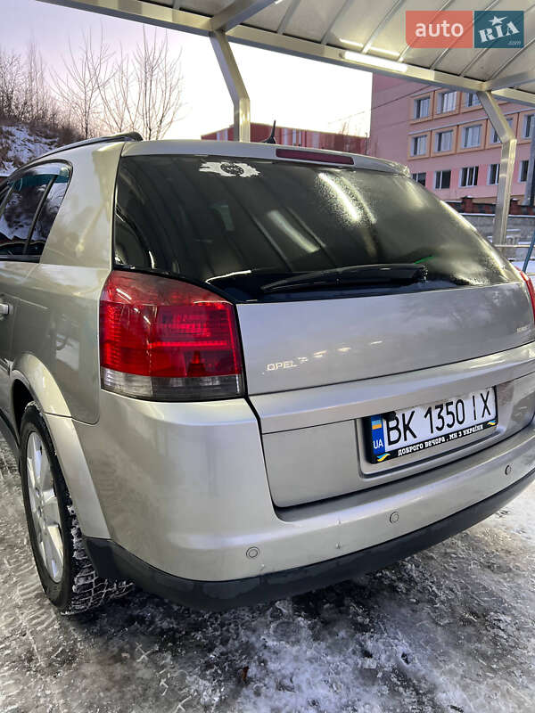 Хэтчбек Opel Signum 2003 в Ровно