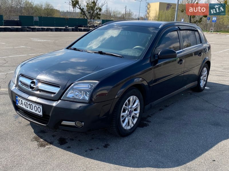 Opel Signum 2005