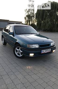 Хэтчбек Opel Vectra A 1993 в Владимир-Волынском