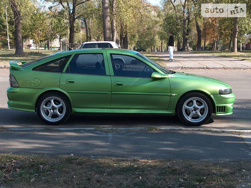 Хэтчбек Opel Vectra 1996 в 