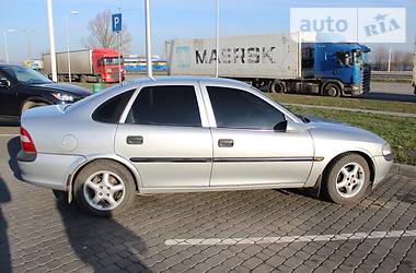 Седан Opel Vectra 1998 в Днепре