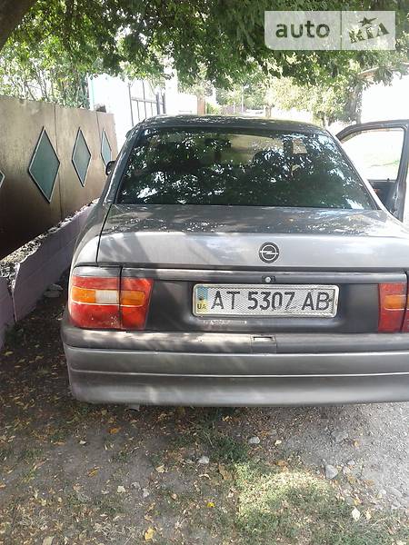 Седан Opel Vectra 1992 в Черновцах