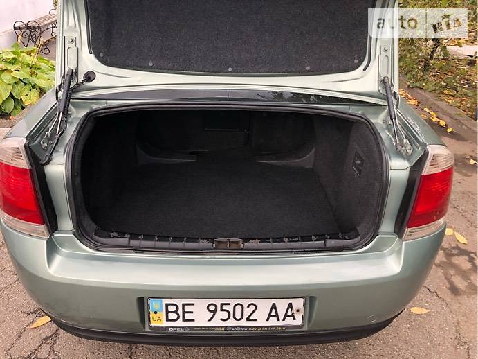 Седан Opel Vectra 2004 в Врадиевке