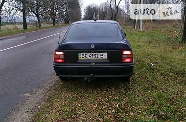 Седан Opel Vectra 1990 в Новояворівську