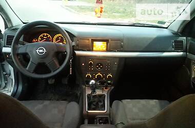 Седан Opel Vectra 2005 в Ровно