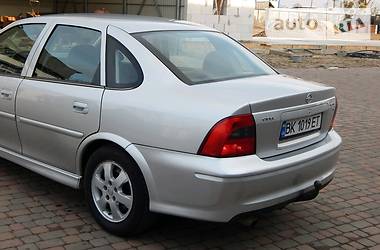Седан Opel Vectra 2002 в Сарнах