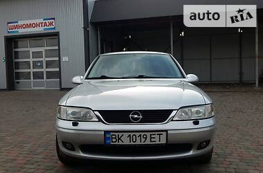 Седан Opel Vectra 2002 в Сарнах