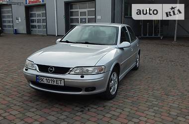 Седан Opel Vectra 2002 в Сарнах