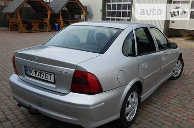 Седан Opel Vectra 2002 в Сарнах