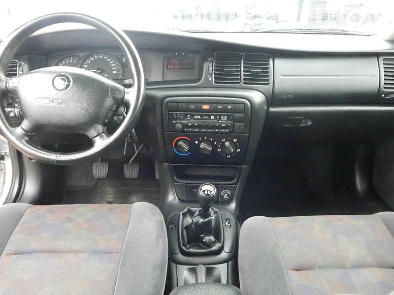 Седан Opel Vectra 2000 в Сарнах