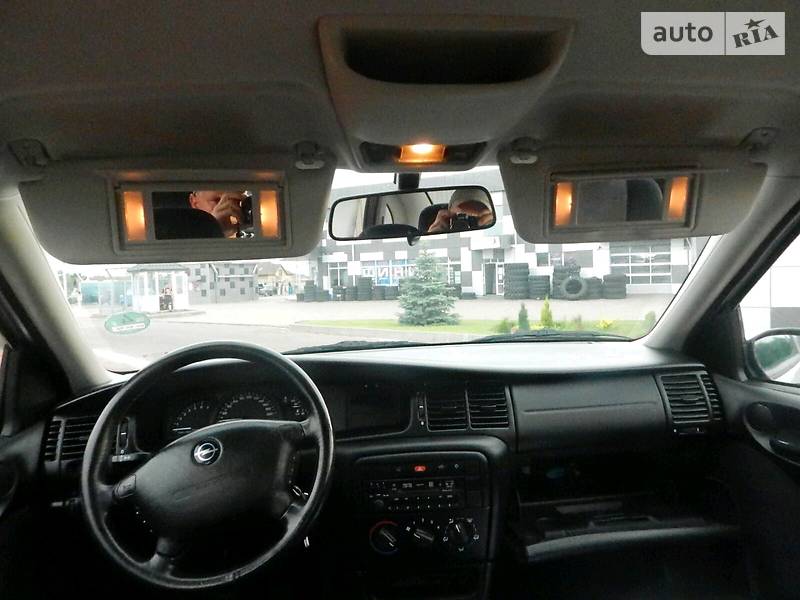Седан Opel Vectra 2000 в Сарнах