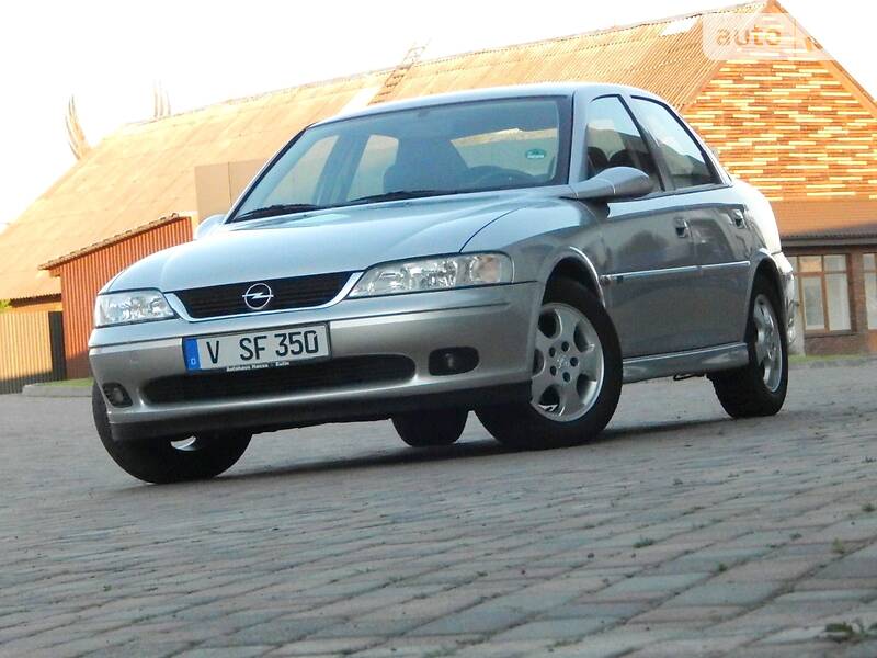 Седан Opel Vectra 2000 в Сарнах