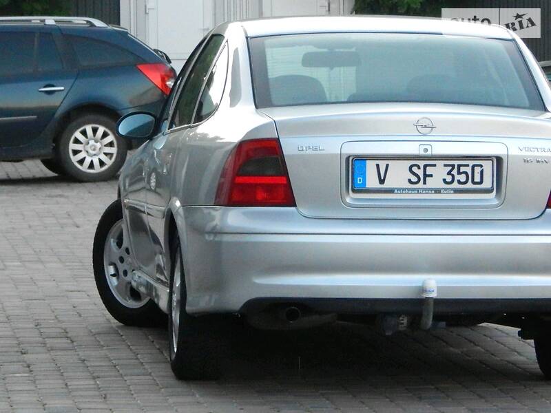 Седан Opel Vectra 2000 в Сарнах