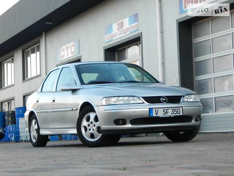 Седан Opel Vectra 2000 в Сарнах