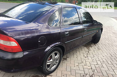 Седан Opel Vectra 1997 в Вижнице