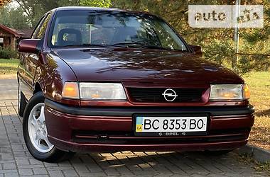 Хэтчбек Opel Vectra 1995 в Дрогобыче