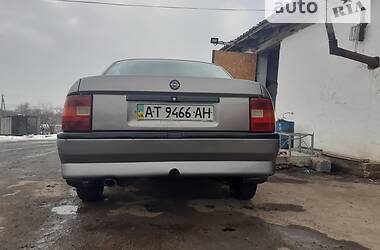 Седан Opel Vectra 1990 в Тлумаче