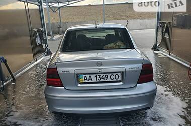 Седан Opel Vectra 2000 в Киеве