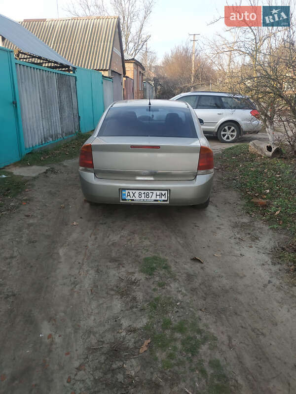 Седан Opel Vectra 2003 в Краснограді