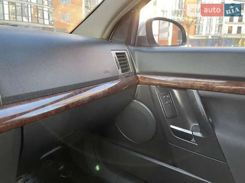 Седан Opel Vectra 2004 в Ивано-Франковске