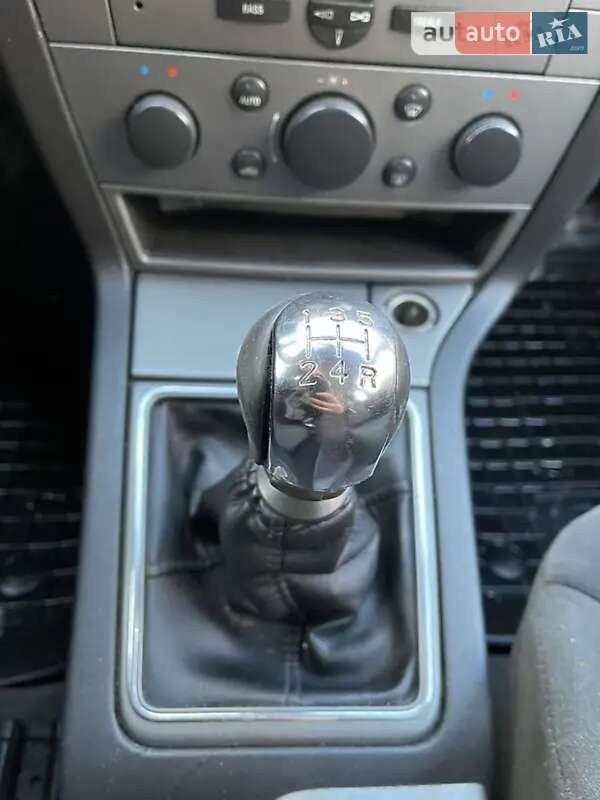 Седан Opel Vectra 2004 в Ивано-Франковске