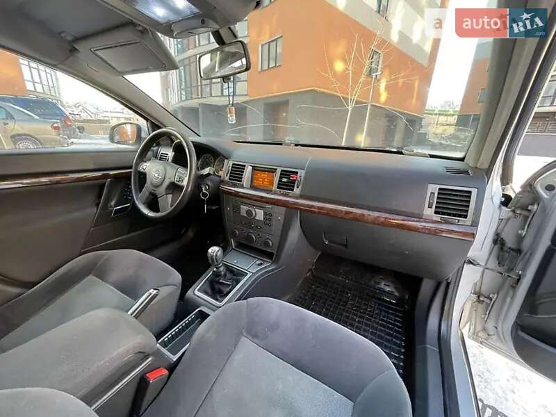 Седан Opel Vectra 2004 в Ивано-Франковске