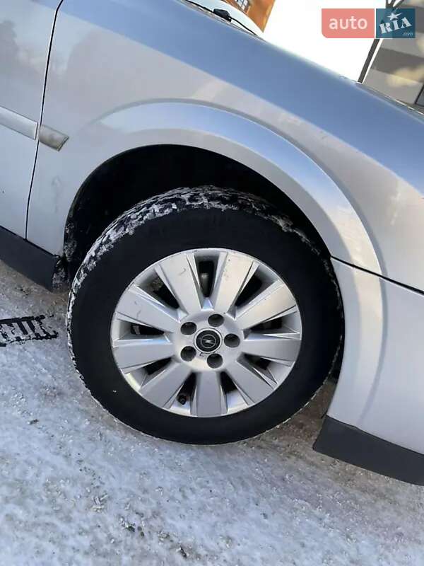 Седан Opel Vectra 2004 в Ивано-Франковске