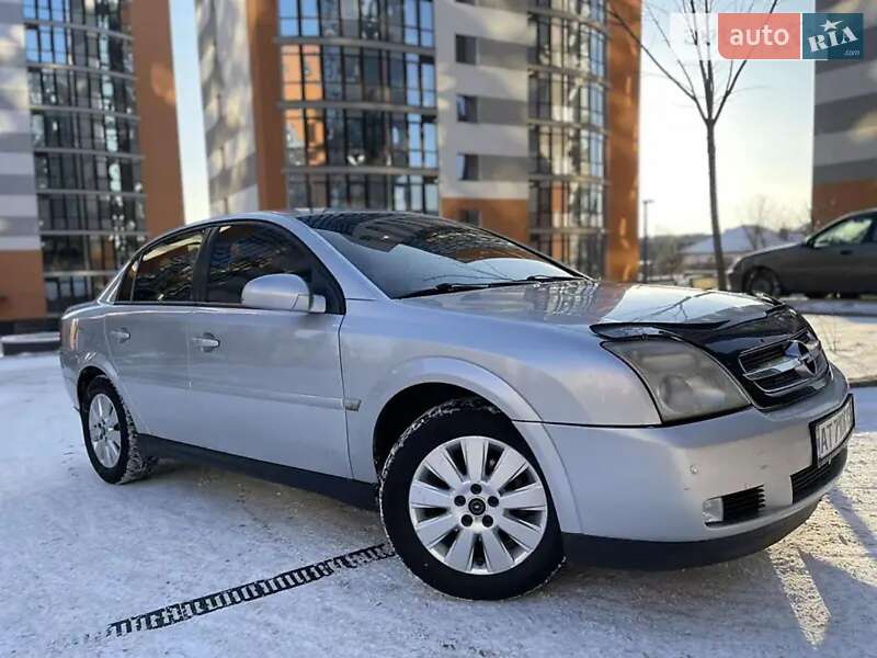 Седан Opel Vectra 2004 в Ивано-Франковске