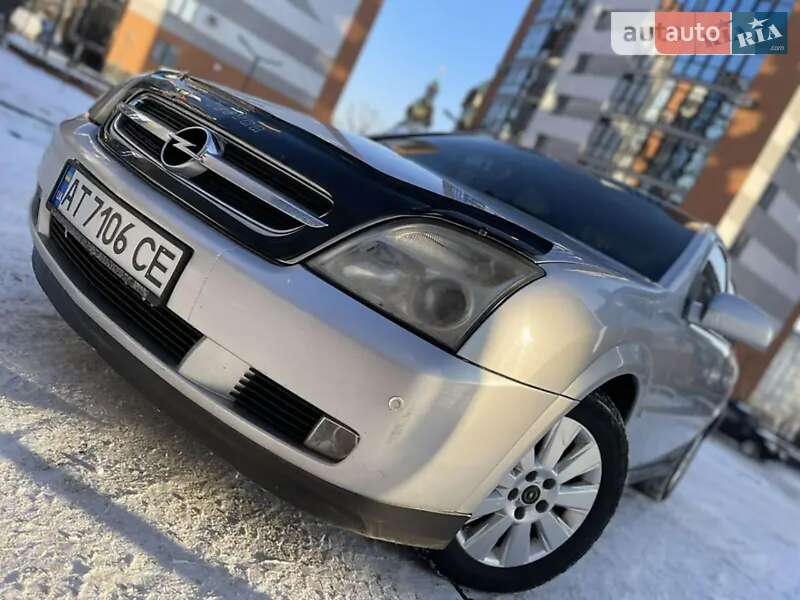 Седан Opel Vectra 2004 в Ивано-Франковске