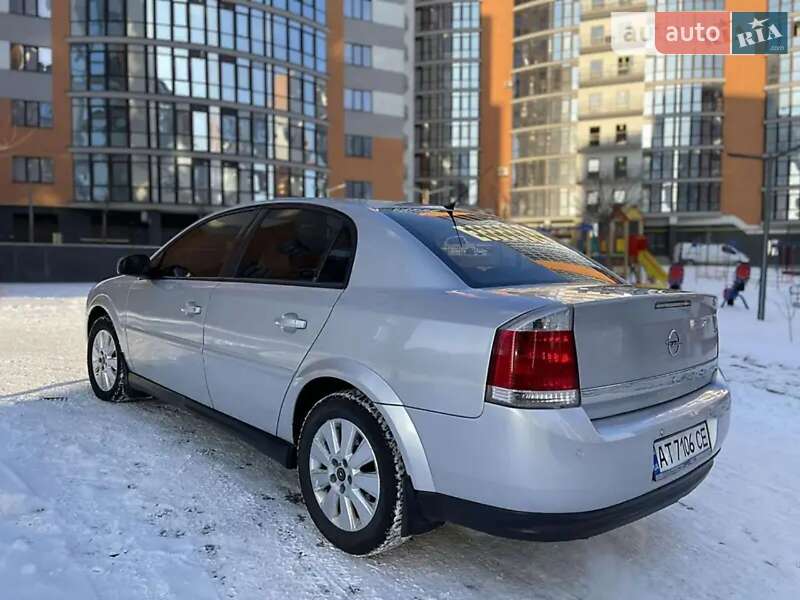 Седан Opel Vectra 2004 в Ивано-Франковске