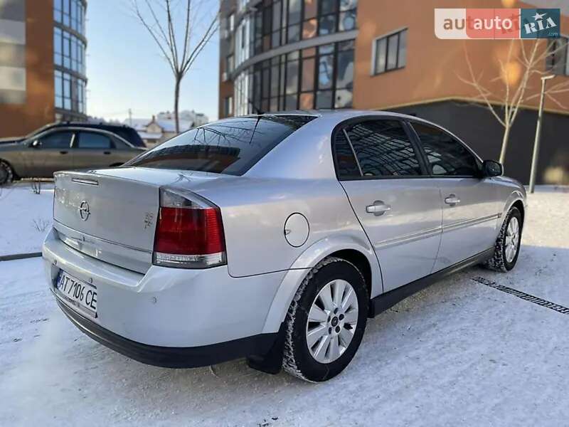 Седан Opel Vectra 2004 в Ивано-Франковске
