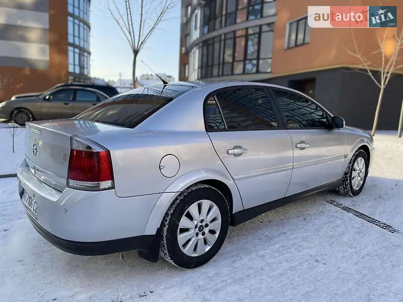 Седан Opel Vectra 2004 в Ивано-Франковске