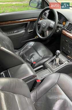 Седан Opel Vectra 2004 в 