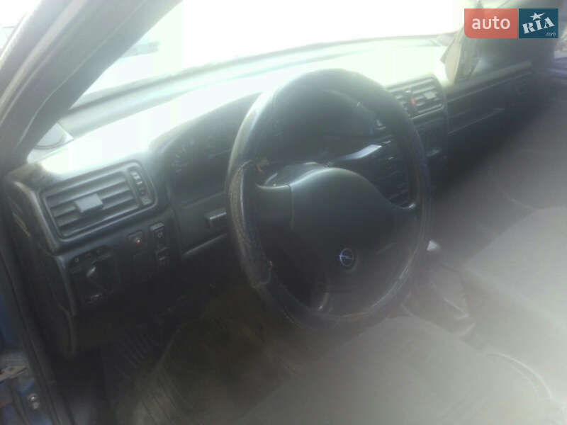 Седан Opel Vectra 1990 в Львове