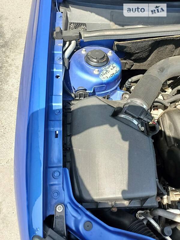 Седан Opel Vectra 2004 в Львові