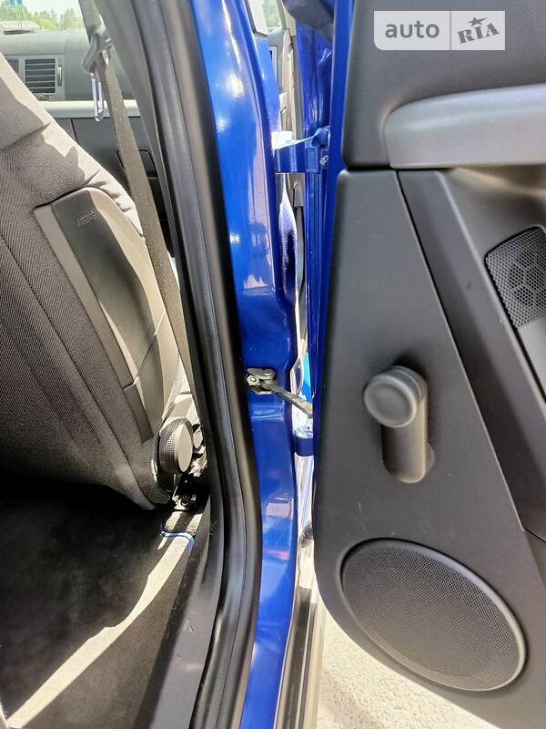 Седан Opel Vectra 2004 в Львові